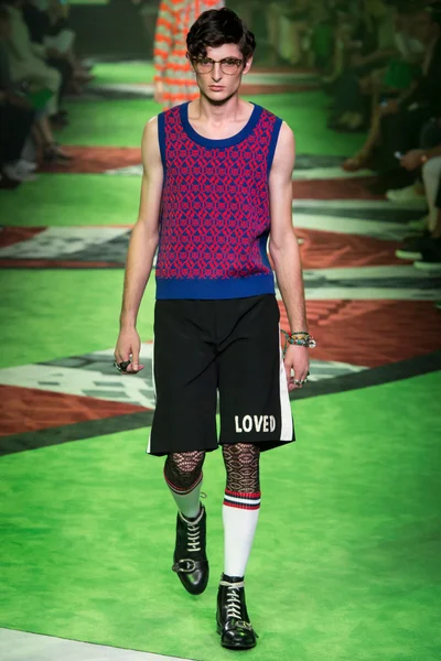 Look 32